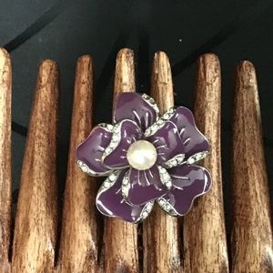 Purple floral with silver accent on leaves ring faux pearl; stretchable band
